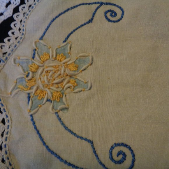 JUNK DRAWER VINTAGE DOILYS RUNNER PART OF LACE VEST LOT 5 ITEMS - Picture 2 of 10